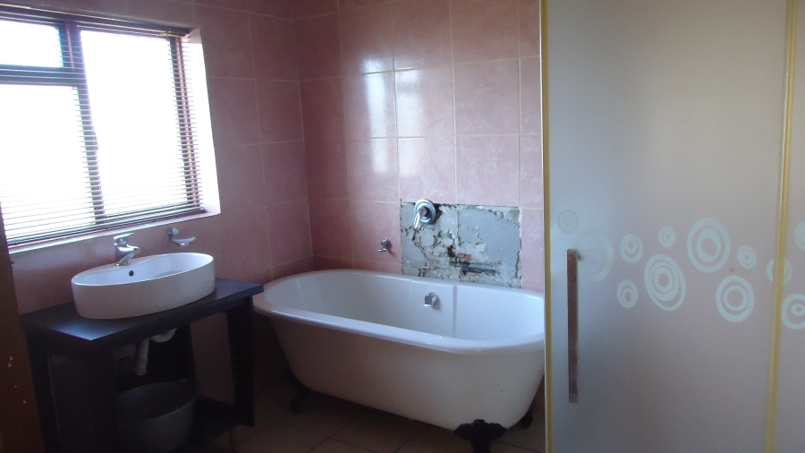 4 Bedroom Property for Sale in Pineview Western Cape